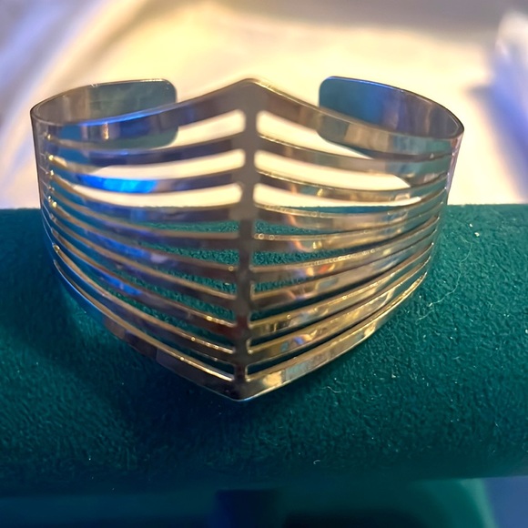 Earrings and bracelet set - Picture 2 of 4